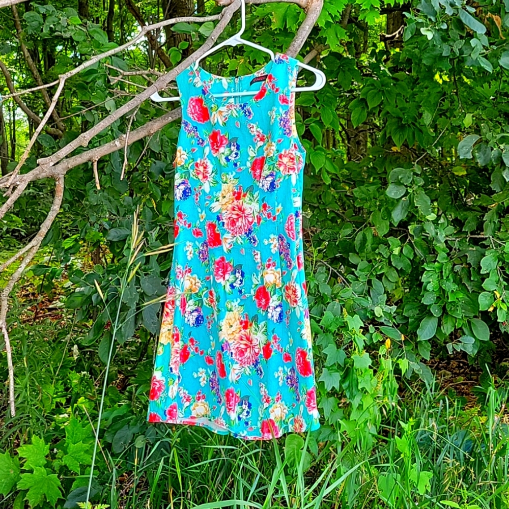 Xtaren Sleeveless Floras Dress - Size Sm
